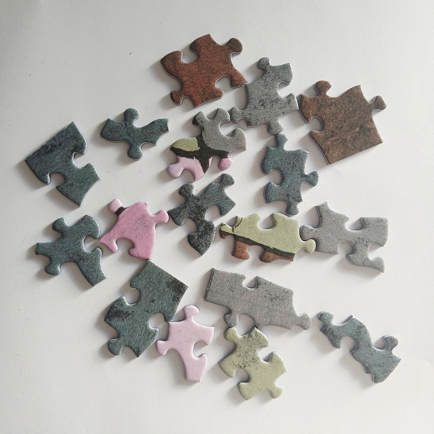Green Vase - 1000 piece jigsaw puzzle
